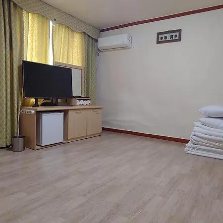 The Red House Motel Sokcho Exterior photo