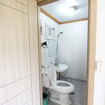 The Red House Motel Sokcho Exterior photo