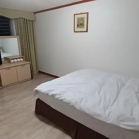 The Red House Motel Sokcho Exterior photo