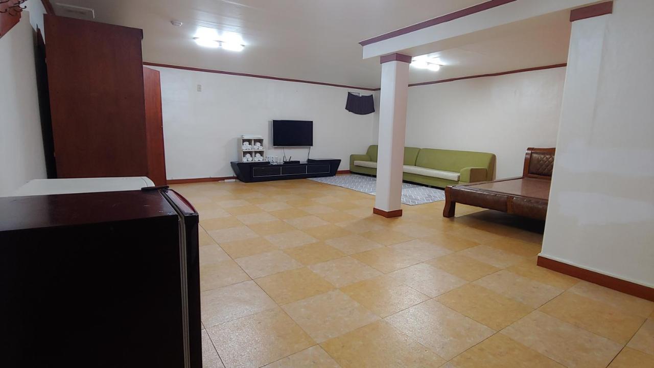 The Red House Motel Sokcho
