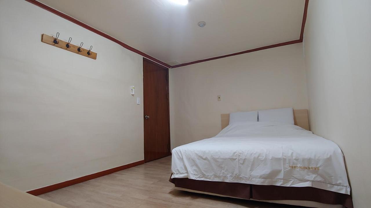 The Red House Motel 2*