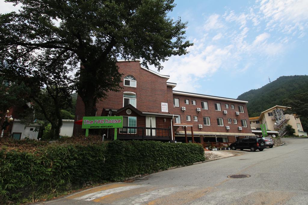 The Red House 2* Sokcho